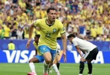 Com drama e gol no fim, Brasil vence Japão de virada e avança às oitavas da Copa