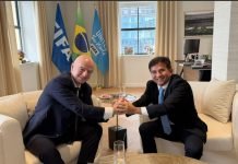 Ministro do Esporte entrega marco regulatório da Copa do Mundo Feminina de 2027 à FIFA